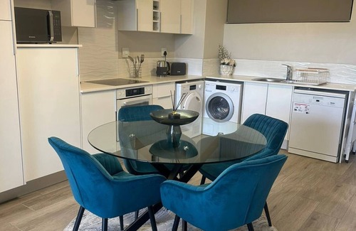 Pretoria Apartamento | Stylish & Elegant With Epic Views Near Menlyn