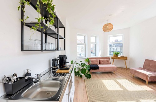 Riverside Apartamento | Stylish en-suite Boutique Apartment 8min to centre for 5