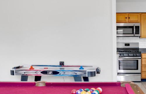 Southeast Yonkers Casa | Stylish Escape with Game Room, Balcony and Free Parking