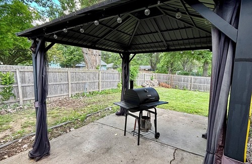Blue Springs Casa | Stylish family home w/ game room and arcade not far from arrowhead stadium