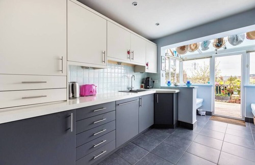 Sevenoaks Casa | Stylish, family home, comfortable, renovated