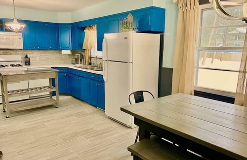 East Glenville Casa | Stylish Farmhouse Retreat|3Bedroom Rustic Elegance