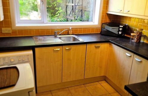 Central Aberdeen Apartamento | Stylish flat in central location. Pet friendly