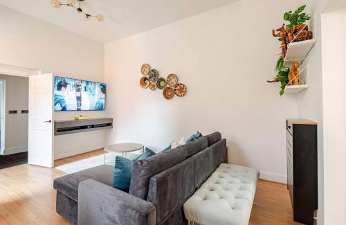 Swindon Apartamento | Stylish flat in central location with free parking
