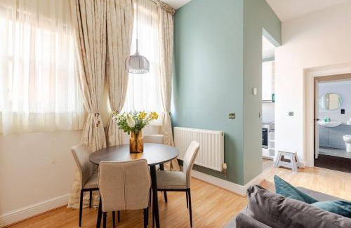 Swindon Apartamento | Stylish flat in central location with free parking
