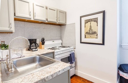 Mount Auburn Apartamento | Stylish Flat in Walkable Downtown w/ Parking