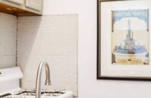 Mount Auburn Apartamento | Stylish Flat in Walkable Downtown w/ Parking
