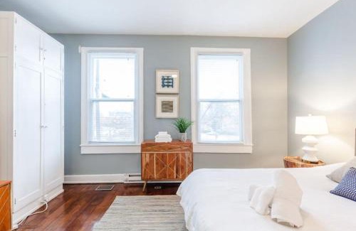 Mount Auburn Apartamento | Stylish Flat in Walkable Downtown w Parking