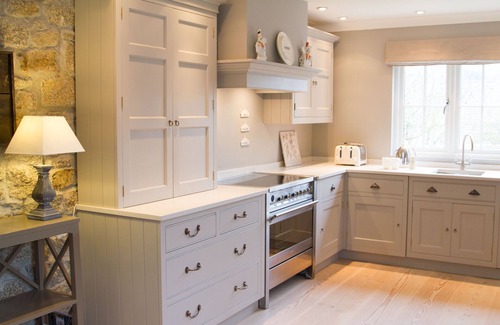 Helford Casa | Elegante cabaña de tablones de cuatro dormitorios en el pintoresco Helford