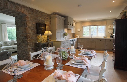 Helford Casa | Elegante cabaña de tablones de cuatro dormitorios en el pintoresco Helford