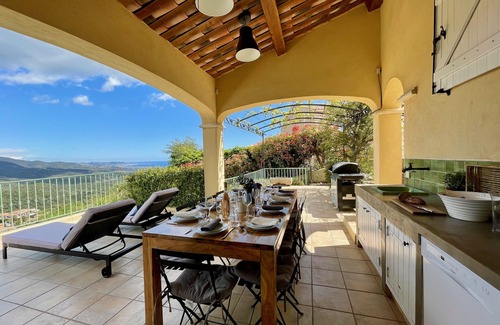 Les Adrets-de-l'Esterel Villa | Elegante villa renovada con piscina climatizada de borde infinito y vistas al mar sobre Cannes