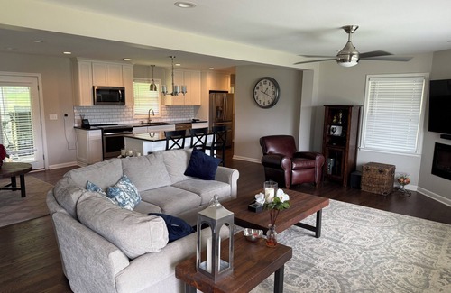Valley Falls Casa | Stylish, Fully Remodeled 3 Bed/2 Bath Home - Boiling Springs family neighborhood