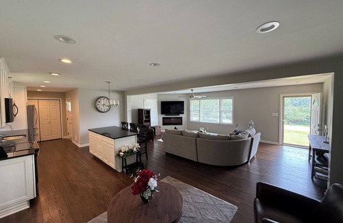 Valley Falls Casa | Stylish, Fully Remodeled 3 Bed/2 Bath Home - Boiling Springs family neighborhood