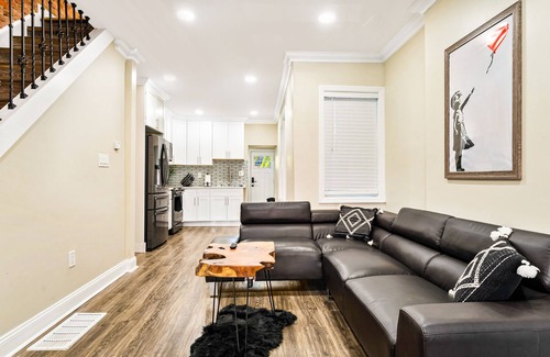 Camden Casa | Stylish, Fun and Cozy | Pool table, Dart board and Parking