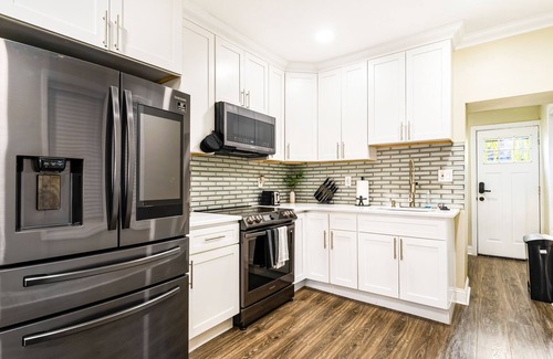 Camden Casa | Stylish, Fun and Cozy | Pool table, Dart board and Parking