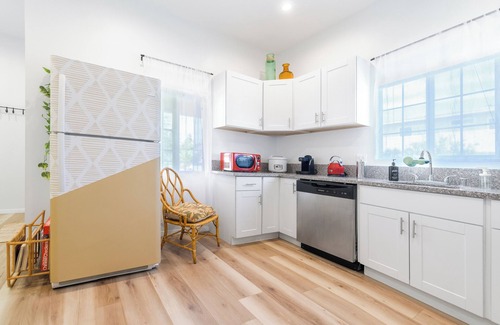 Atwater Village Casa | Stylish, gated, 3B/3B Bungalow - next to Silverlake/Echo Park - private parking