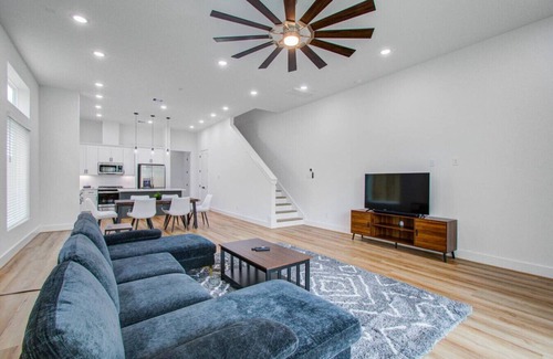 Riverside Terrace Casa | Upscale Paradise 6 min from Medical Center!