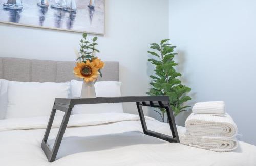 Southeast Calgary Apartamento | Stylish Getaway 2BD Basement by YMCA and South Health Campus Hospital