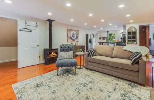 Gilroy Casa | STYLISH- GUEST HOUSE ON A BEAUTIFUL ESTATE
