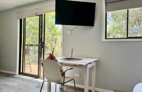 Everton Hills Apartamento | Stylish Guest Suite in Everton Hills