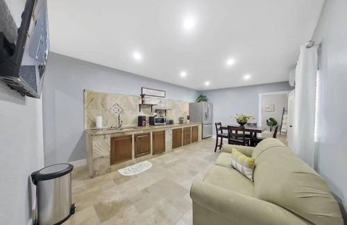 Tampa Villa | Stylish Guest Suite