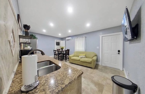 Tampa Villa | Stylish Guest Suite