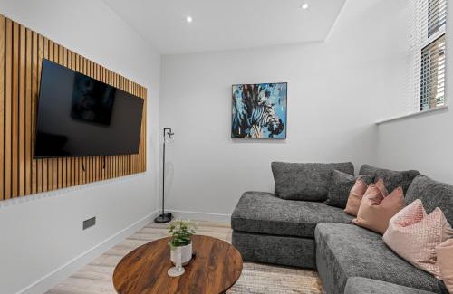 Swindon Apartamento | Stylish Haven - 2 min from Station - Free Parking - Courtyard