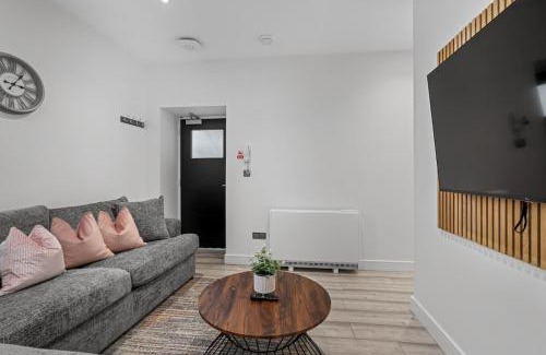 Swindon Apartamento | Stylish Haven - 2 min from Station - Free Parking - Courtyard