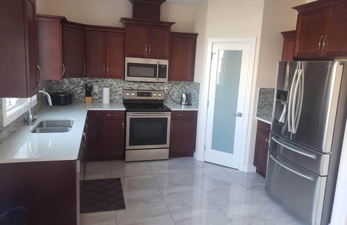 Timberlea Casa | Stylish Heritage Apt Ideal For Long Stays - 3 BR with Jacuzzi