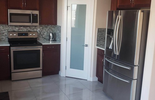 Timberlea Casa | Stylish Heritage Apt Ideal For Long Stays - 3 BR with Jacuzzi
