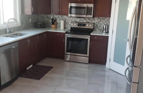 Timberlea Casa | Stylish Heritage Apt Ideal For Long Stays - 3 BR with Jacuzzi