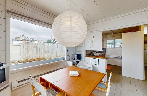 Rollingbay Casa | Elegante y privada casa junto al mar con fácil acceso a la playa, wifi gratis y vistas.