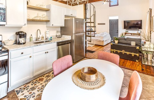 Historic Downtown Savannah Cabaña | Stylish Historic Cottage c.1884 w/ Parking & Courtyard by Lucky Savannah