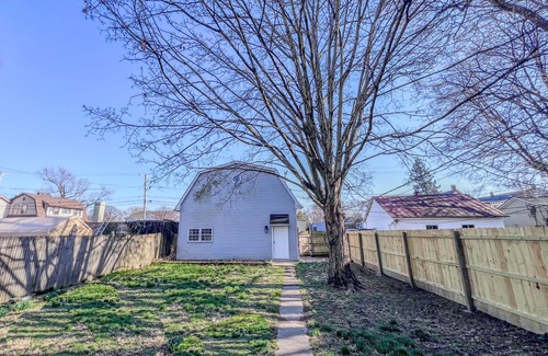 New Albany Casa | Stylish historic home, 10ft ceilings, pet friendly private fenced in back yard!
