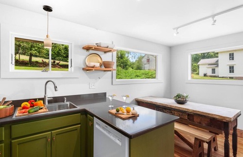 Bovina Center Casa | Stylish Historic Home – Timeless Charm with Modern Touches