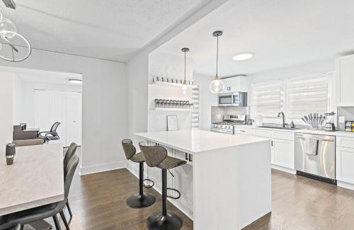 North Druid Hills Apartamento | Stylish home by Emory TV in all 4 bedrooms