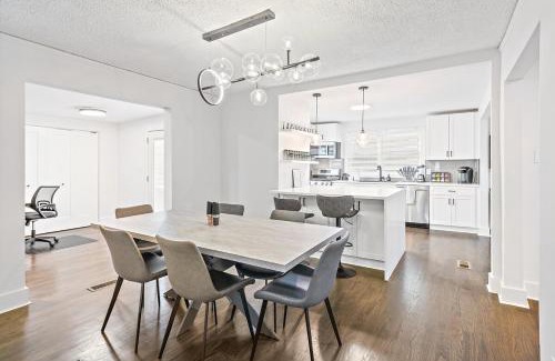 North Druid Hills Apartamento | Stylish home by Emory TV in all 4 bedrooms