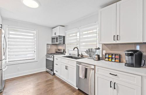 North Druid Hills Apartamento | Stylish home by Emory TV in all 4 bedrooms