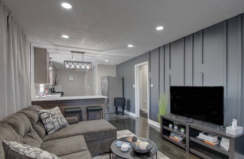 Gary Casa | Stylish Home Near BP/Hospitals