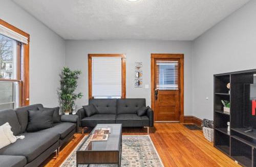 Creston Heights Casa | Stylish Home Near Heart Of Downtown Sleeps 8