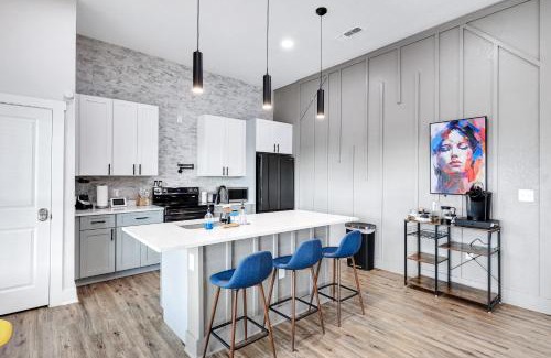 Near East Side Casa | Stylish Home Nr Dt, Alamo, River Walk Games Wifi