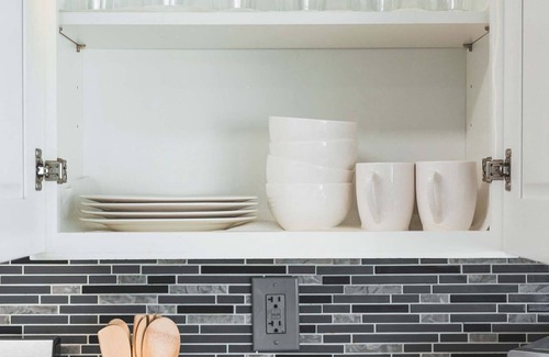 Valinda Casa | Stylish Home w Full Kitchen Garage Backyard