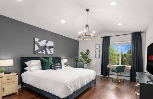 Antelope Casa | Stylish Home w/ Pool, BBQ, Pool Table