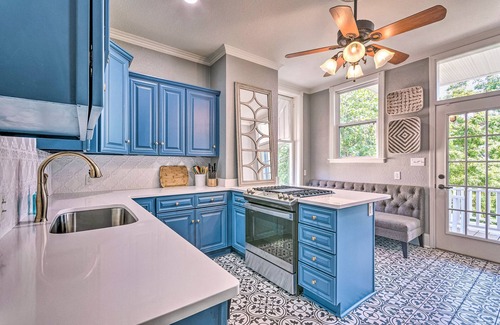 Hot Springs Casa | Stylish home w/washer/dryer, deck with grill, cable & central AC