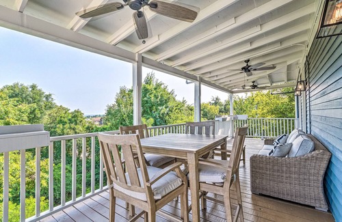 Hot Springs Casa | Stylish home w/washer/dryer, deck with grill, cable & central AC