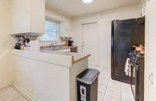 Beaumont Casa | Stylish home with Arcade(7000 games) and King beds