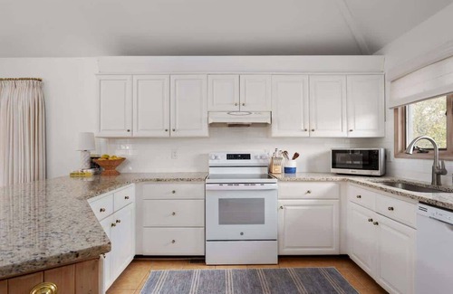 Duck Casa | Stylish Home with Pool, Hot Tub & Walk to Beach
