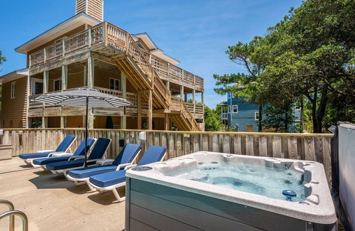 Duck Casa | Stylish Home with Pool, Hot Tub & Walk to Beach