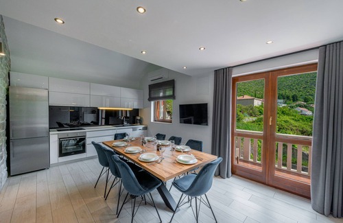 Zaton Casa | Acogedora casa con piscina privada climatizada y vista al mar