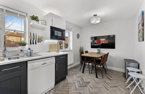Wakefield Casa | Stylish House in Wakefield - Sleeps 6